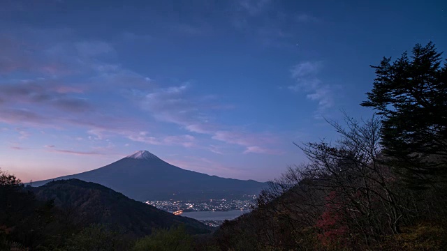 4K延时:日本山梨县富士山和川口湖。视频素材