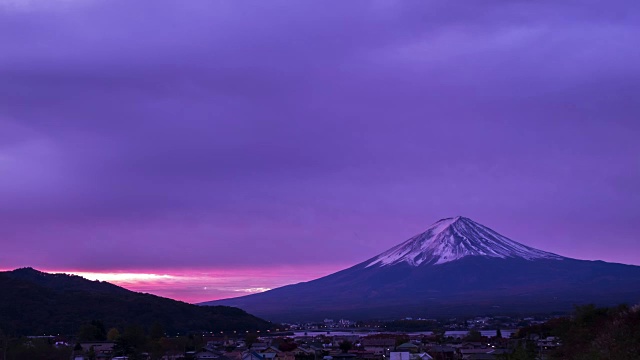 从川口湖到富士山的时间流逝视频素材