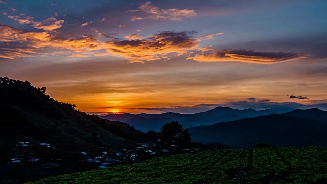 夕阳和泰国北部的阳光。视频素材