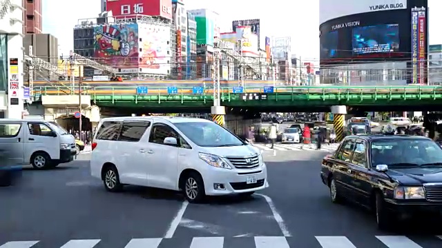 在日本东京的新宿，人们挤在HD时光流逝中视频素材