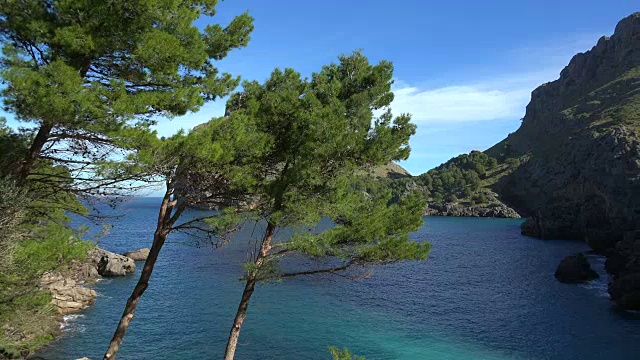 马略卡岛，Tramuntana山脉，Sa Calobra附近的岩石海岸视频素材