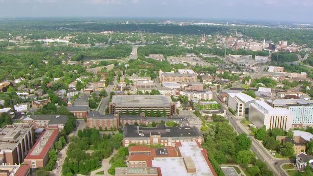 美国印第安纳州蒂皮卡诺县普渡大学的WS AERIAL POV视图视频素材