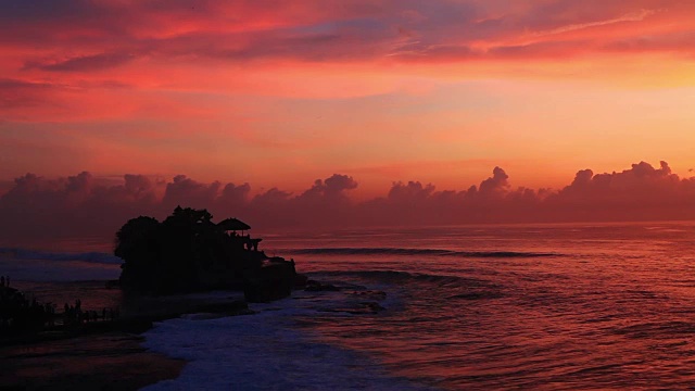 Pura Tanah Lot Temple at sunset。巴厘岛视频素材