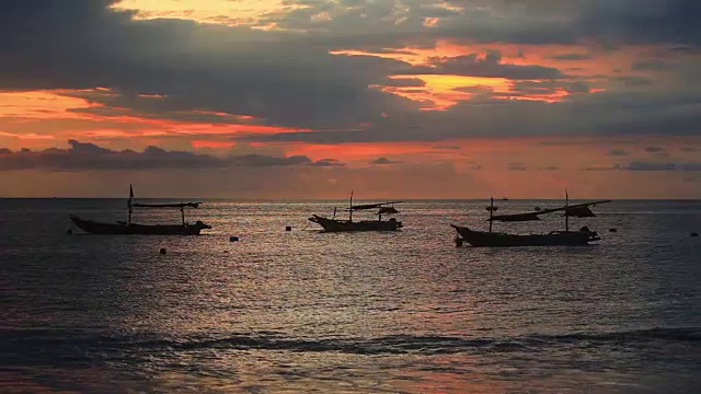 巴厘岛金巴兰海滩上的日落视频素材