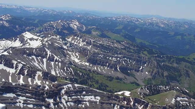 多雪的提顿山脉鸟瞰图视频下载