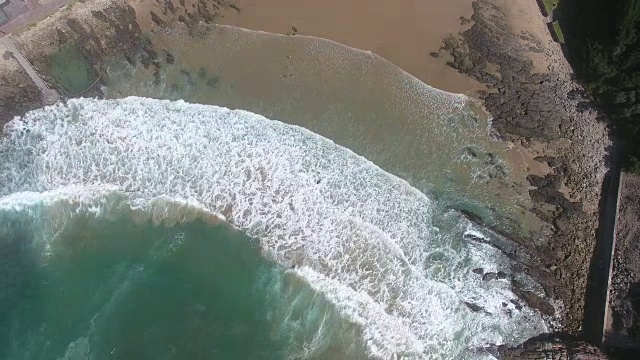 海景和海滩的无人机视图/开普敦，西开普敦，南非视频素材