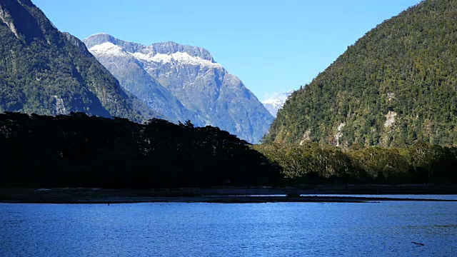 新西兰米尔福德海峡山脉视频素材