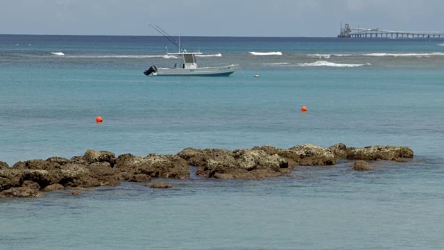 海湾里的船/巴巴多斯，加勒比海视频素材