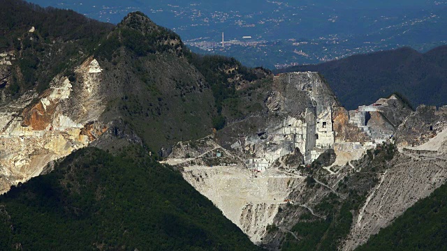 意大利托斯卡纳，阿普安阿尔卑斯山，Colonnata附近的大理石采石场视频素材