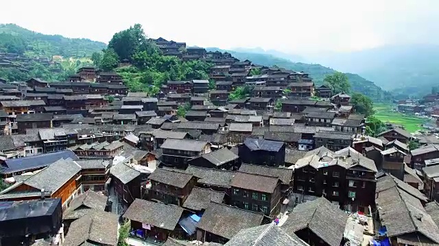 凯里千户苗寨WS AERIAL shot of Grey Tiled Wooden Miao Village,Guizhou,China.视频素材