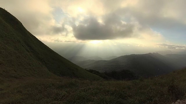 日落时分的山景视频素材