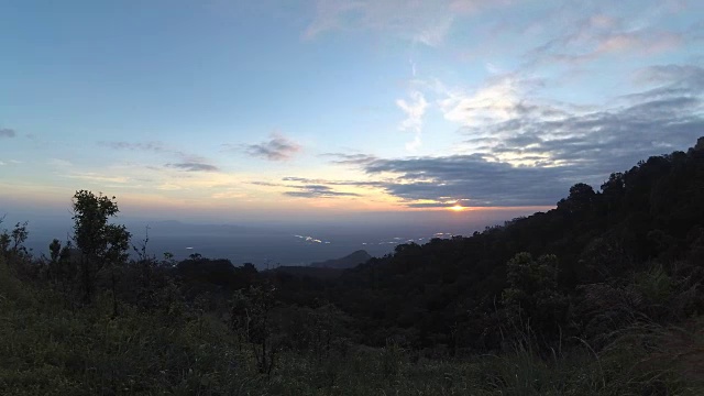 日出时的山景视频素材