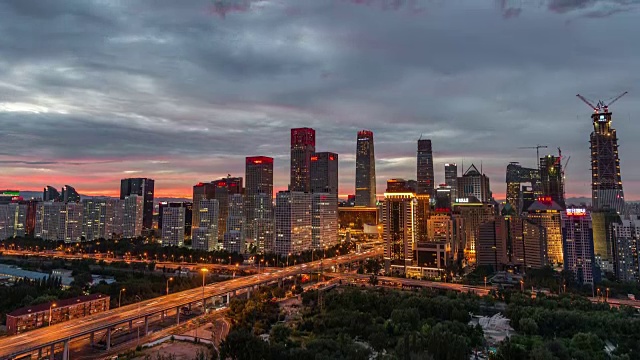 T/L WS HA PAN俯瞰北京天际线，从夜晚到白天视频素材