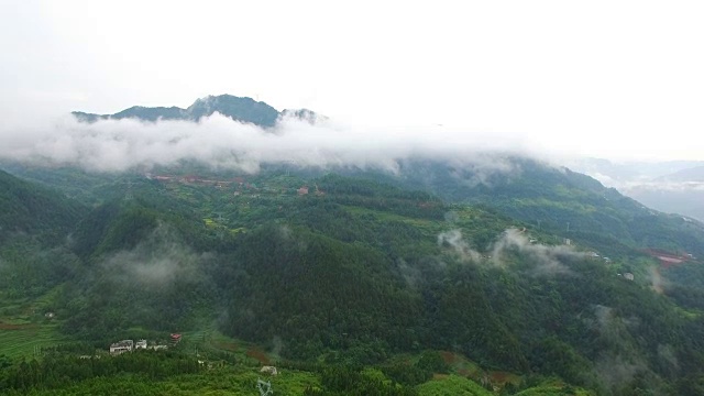 WS航拍云雾在山区，重庆，中国视频素材