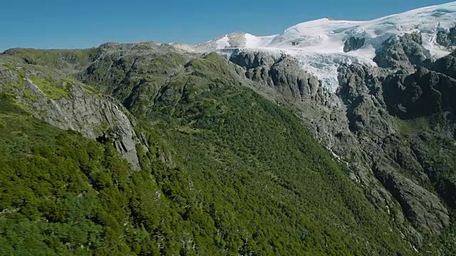 智利的绿山和冰川视频素材