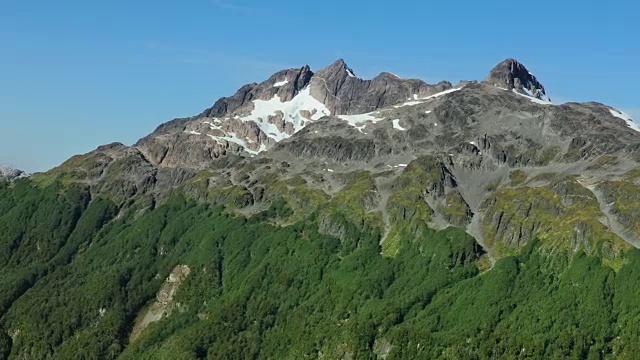 智利的一座有落基峰的山视频素材