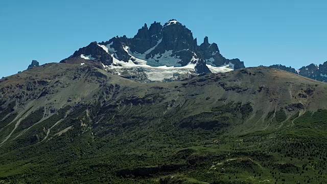 智利卡斯蒂略山参差不齐的山峰视频素材