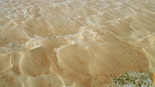 《Empty Quarter》中的沙漠纹理视频素材