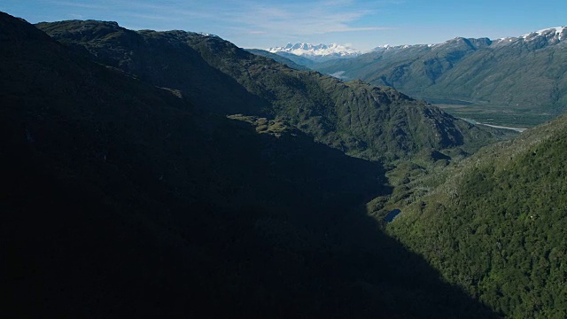 巴塔哥尼亚的青山和雪峰视频素材