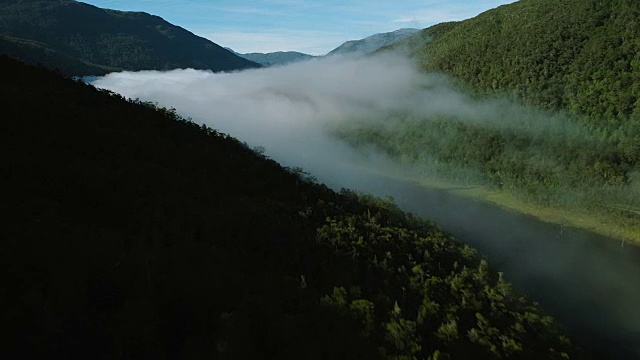 巴塔哥尼亚湖上空云层低垂视频素材