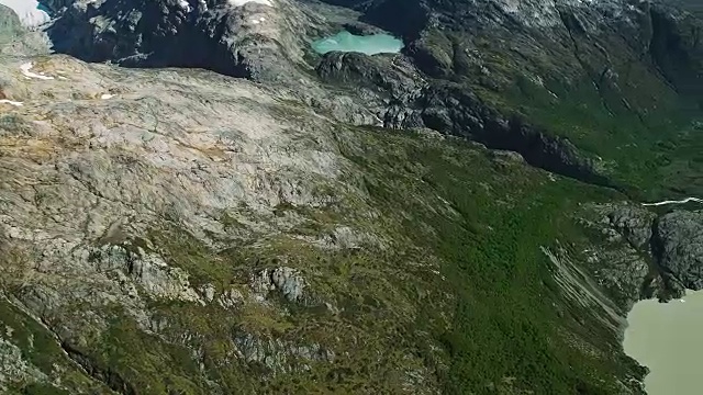 高山湖泊在崇高的巴塔哥尼亚景观视频素材