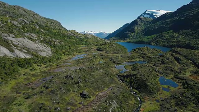 巴塔哥尼亚景观与湖泊和山脉视频素材