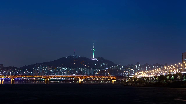 星须大学城大桥塔后夜景(热门旅游景点)视频素材