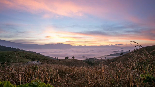 4K日出和山雾时间流逝。视频素材