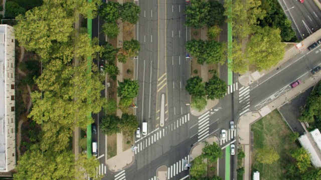 MS鸟瞰图与洛根圈/费城城市繁忙的道路视频素材