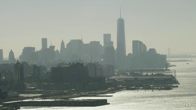 城市和东河/纽约市的景观视频素材