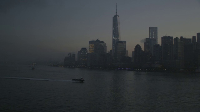 美国纽约市从曼哈顿下城到进港船舶的WS TS鸟瞰图视频素材