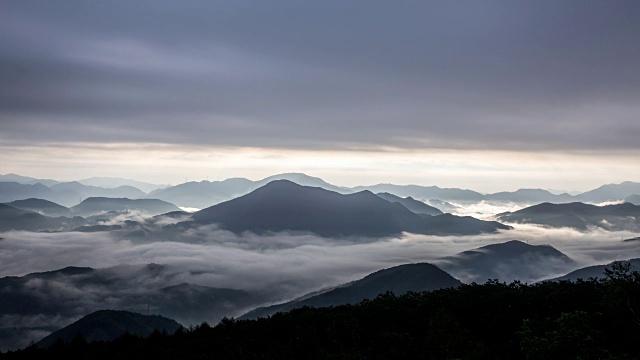 韩白山云海(韩国最受欢迎的徒步旅行之一)视频素材