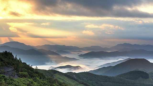 韩白山云海(韩国最受欢迎的徒步旅行之一)视频素材