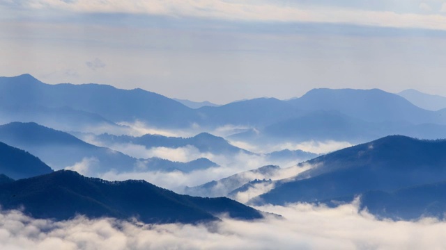 韩白山云海(韩国最受欢迎的徒步旅行之一)视频素材