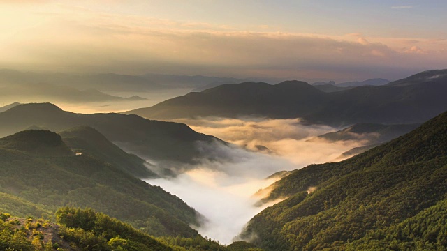 韩白山云海(韩国最受欢迎的徒步旅行之一)视频素材