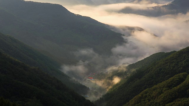 韩白山云海(韩国最受欢迎的徒步旅行之一)视频素材