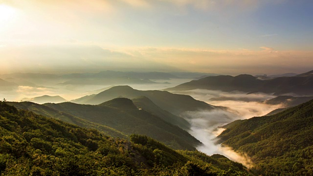 韩白山云海(韩国最受欢迎的徒步旅行之一)视频素材