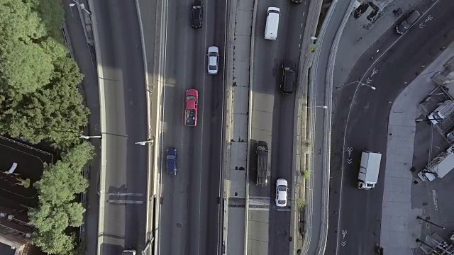 纽约市曼哈顿大桥交通鸟瞰图视频素材