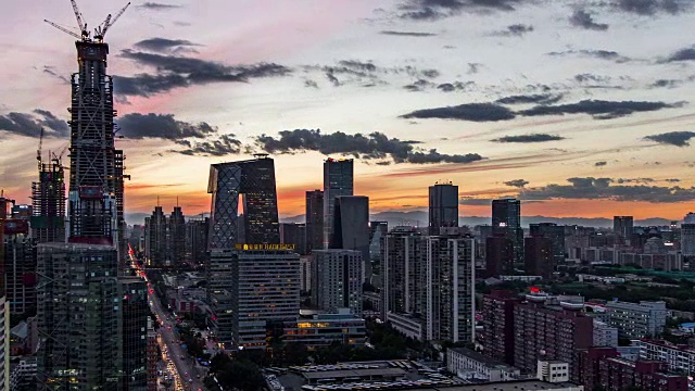 T/L MS HA PAN北京城市天际线和大型建筑工地(日夜匹配)视频素材