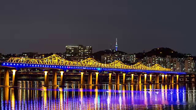 东浩大宇夜景及北汉城塔(北汉城塔是著名的旅游景点之一)视频素材