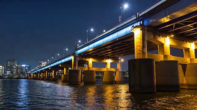 韩国著名大桥永东大桥夜景视频素材