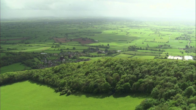 英国萨默塞特，空中飞过门迪普山的边缘视频素材