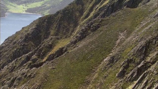 空中飞过山坡，苏格兰，英国视频素材