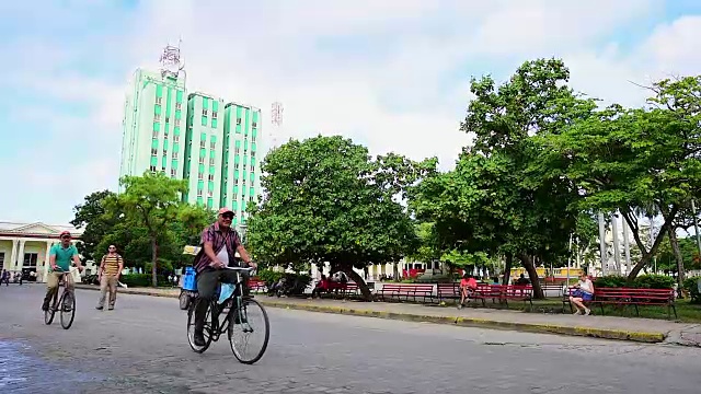 莱昂西奥维达尔公园或广场广角视图:古巴国家纪念碑和旅游景点在圣克拉拉，古巴视频素材