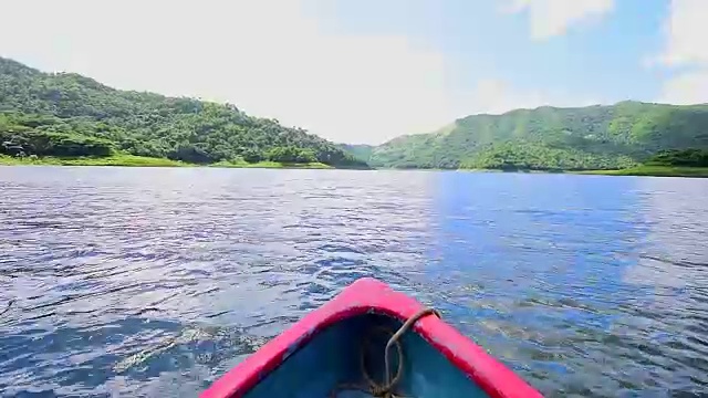 古巴旅游与旅游:哈纳巴尼拉湖或大坝的生态旅游。美丽的自然保护区在热带加勒比岛。视频素材