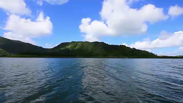 古巴旅游与旅游:哈纳巴尼拉湖或大坝的生态旅游。美丽的自然保护区在热带加勒比岛。视频素材