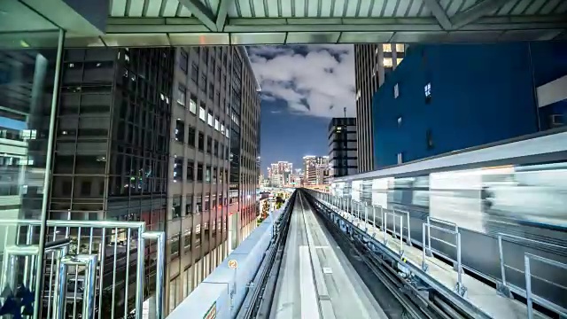 T/L WS POV Yurikamome Train Riding Through Downtown Tokyo at Night /日本东京视频素材