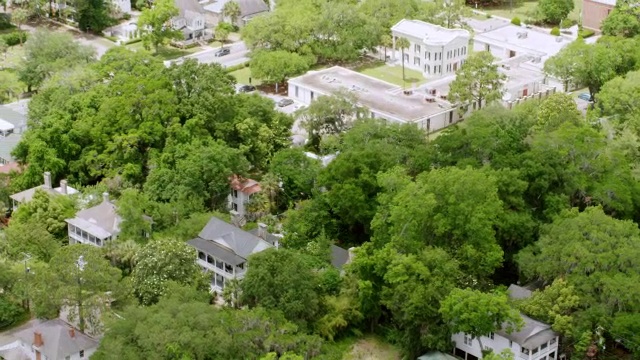 MS AERIAL POV ZO视图罗伯特·斯莫斯轨道屋/博福特，南卡罗来纳州，美国视频素材