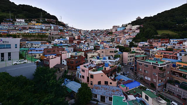 甘川文化村日落景观(著名旅游景点)视频素材