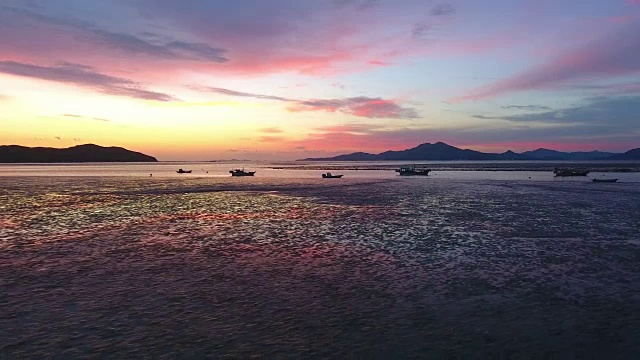 鸟瞰Yedanpo码头日落时的海面和泥滩视频素材